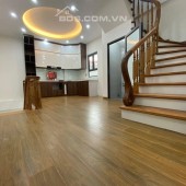 Cần bán gấp nhà lô góc Phố Lụa, Vạn Phúc, Hà Đông, diện tích 41m2, ô tô đỗ trong nhà,sổ đỏ sẵn giao dịch.